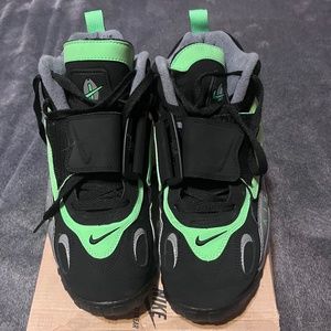 “Nike Air Max Speed Turf Men’s Sneakers Size 9 - Black/Green/Gray